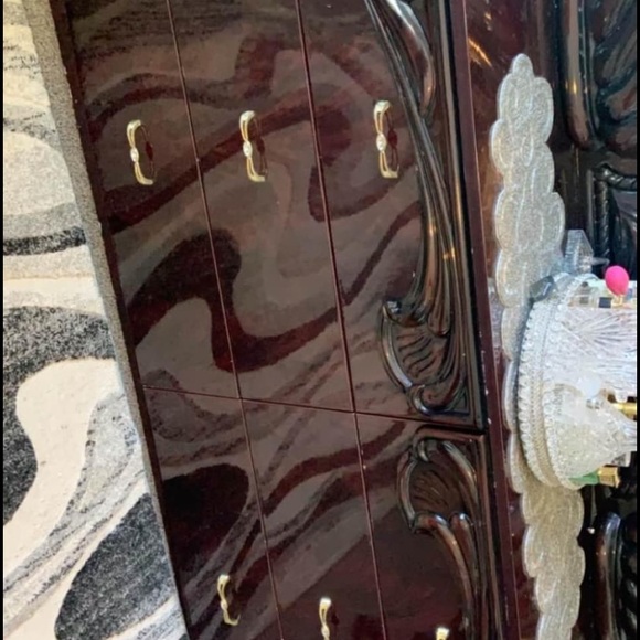 Queen bedroom set. - Picture 9 of 9